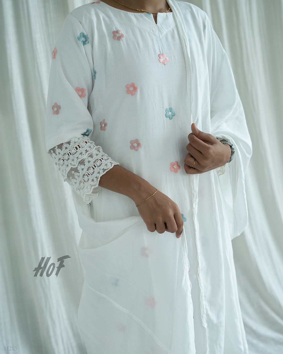 MyHof White Suit Set With Floral Embroidery And Lace In Muslin