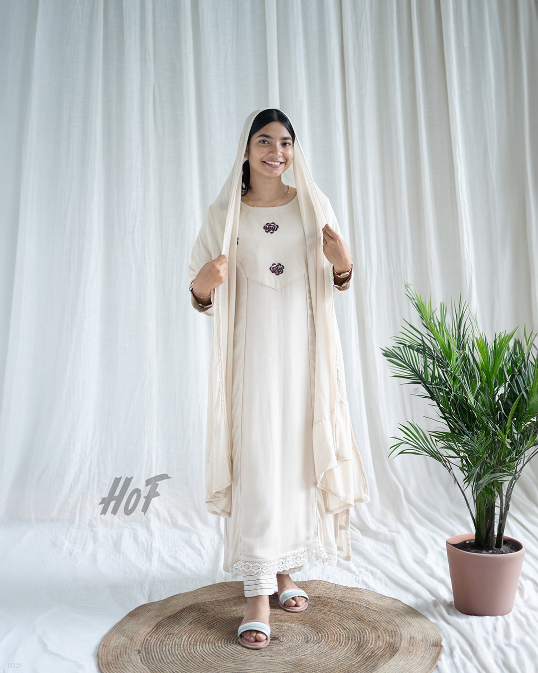 MyHof Beige Suit Set With Floral Embroidery Thread Work In Viscose